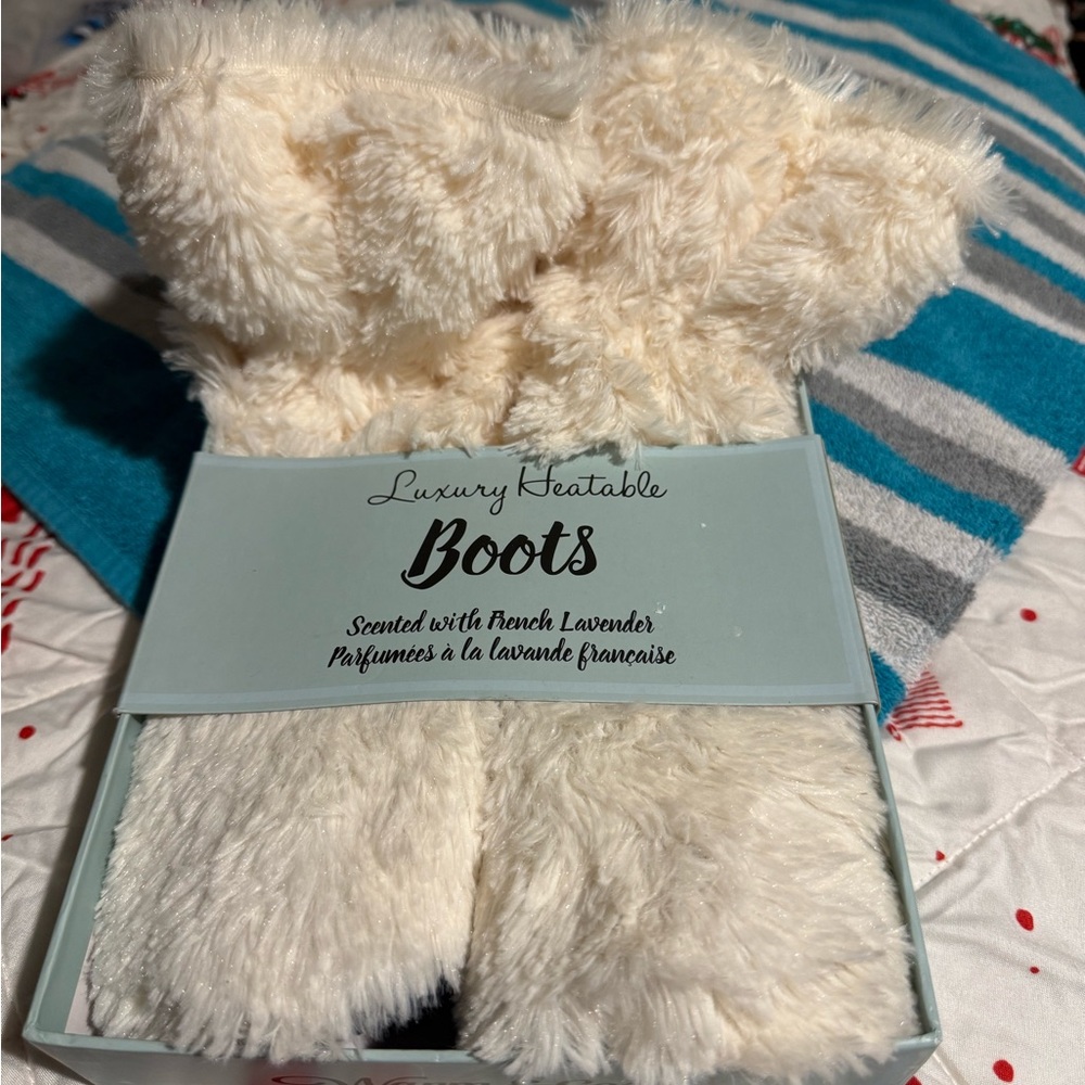 Heatable Cream Boots
